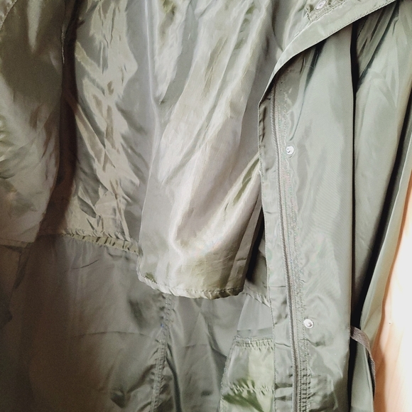 Olive Green Packable Spring jacket windbreaker - Picture 10 of 11